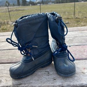 Kids sorel winter boot, size 10
